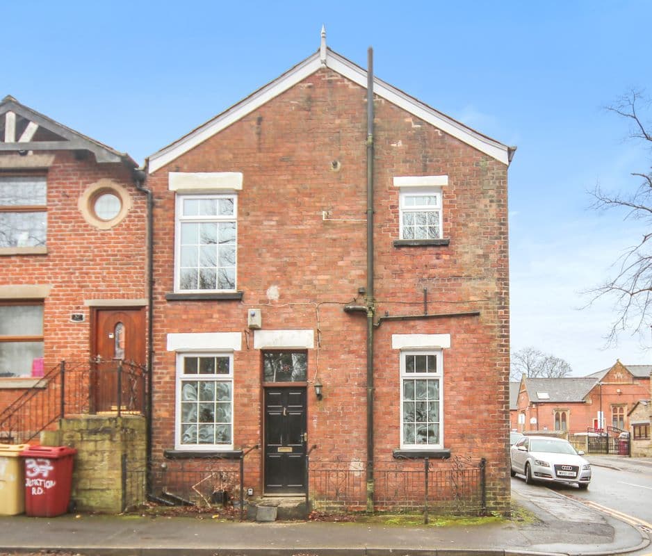 Freehold End of Terrace House Vacant Possession