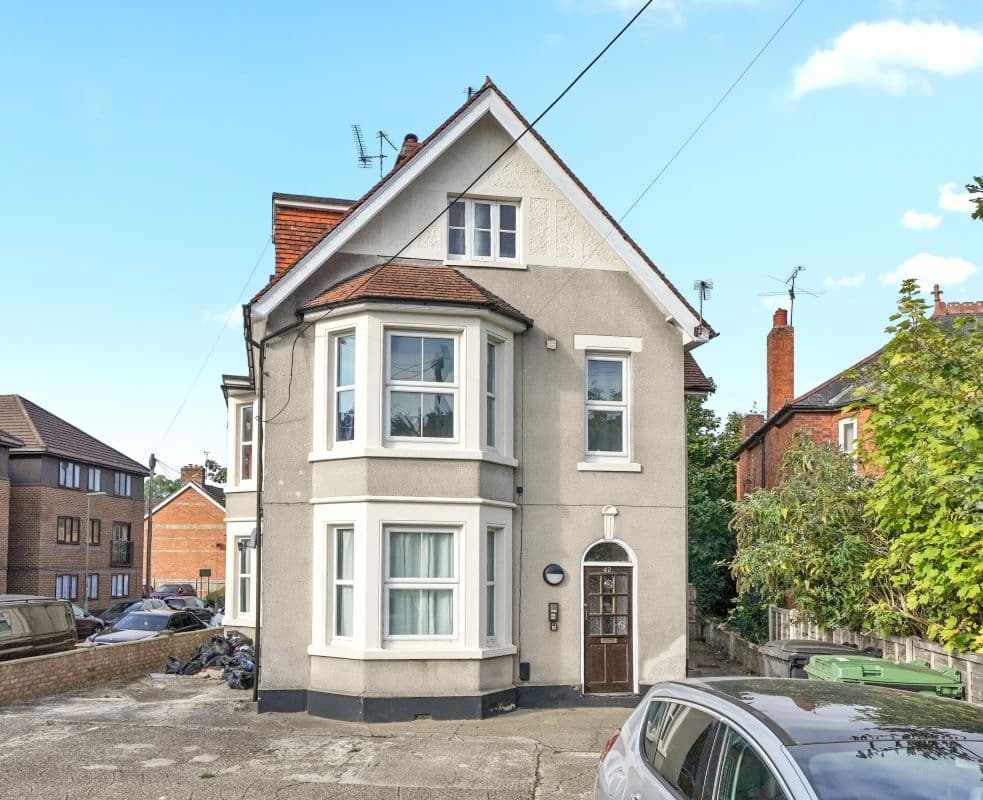 Leasehold Flat Vacant Possession