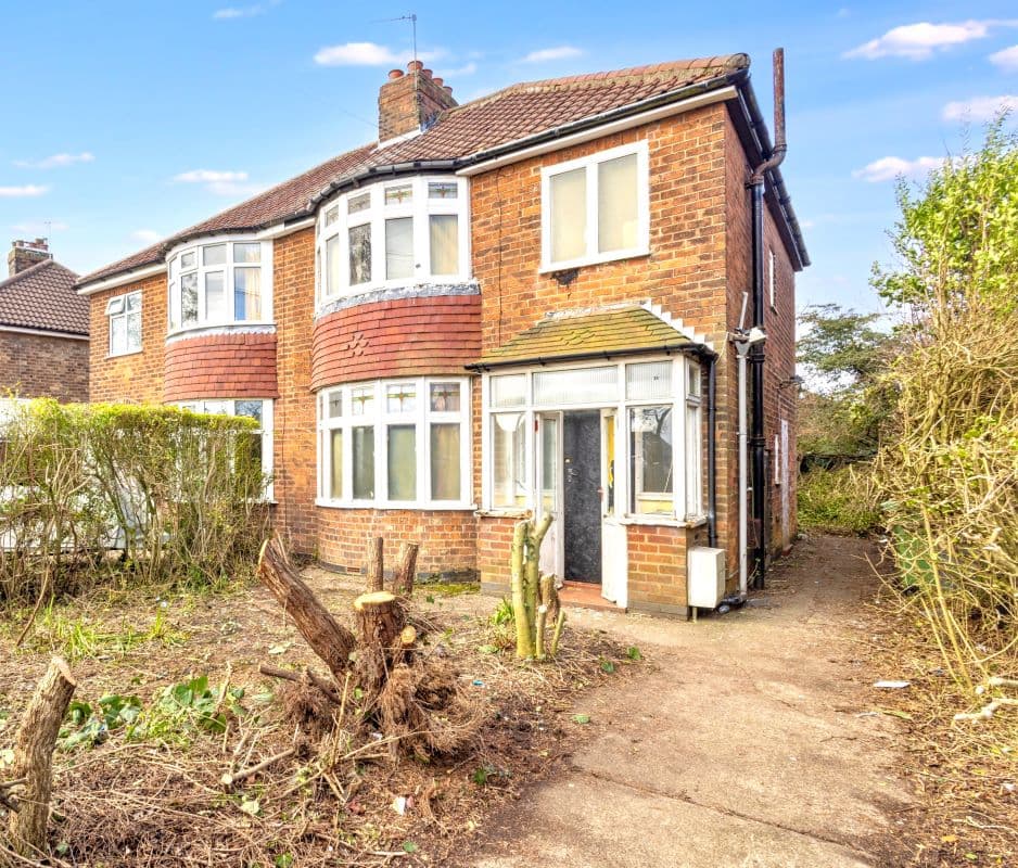 Freehold Semi-Detached House Vacant Possession