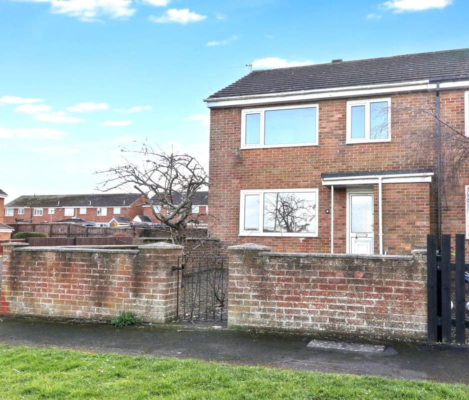 Freehold End of Terrace House Vacant Possession