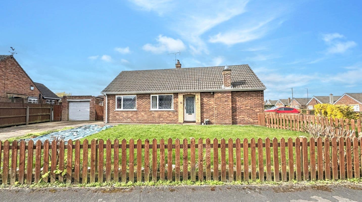 Leasehold Detached Bungalow and Garage Vacant Possession