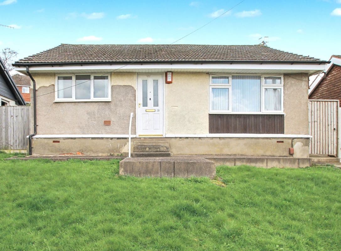 Freehold Detached Bungalow Vacant Possession