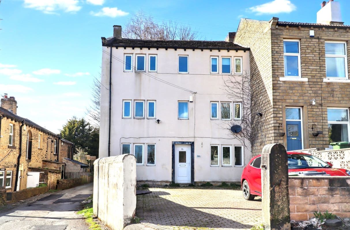 Freehold End of Terrace House Vacant Possession