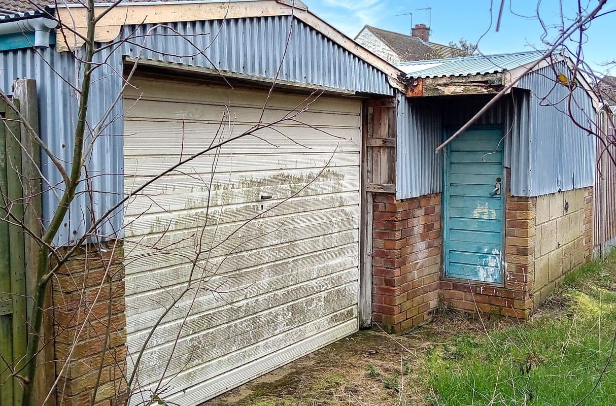Garage/Workshop and Land Vacant Possession