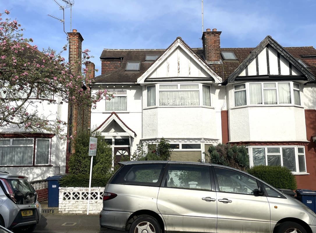 Freehold Semi-Detached House Vacant Possession