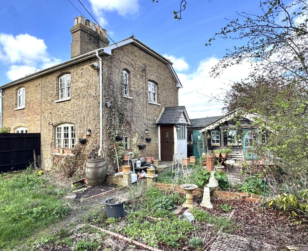 Freehold Semi-Detached House Vacant Possession