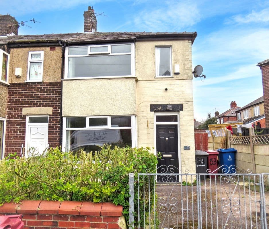 Freehold End of Terrace House Vacant Possession