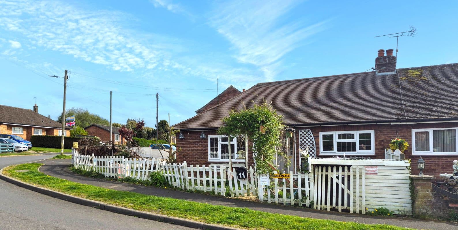 Freehold Semi-Detached Bungalow Vacant Possession