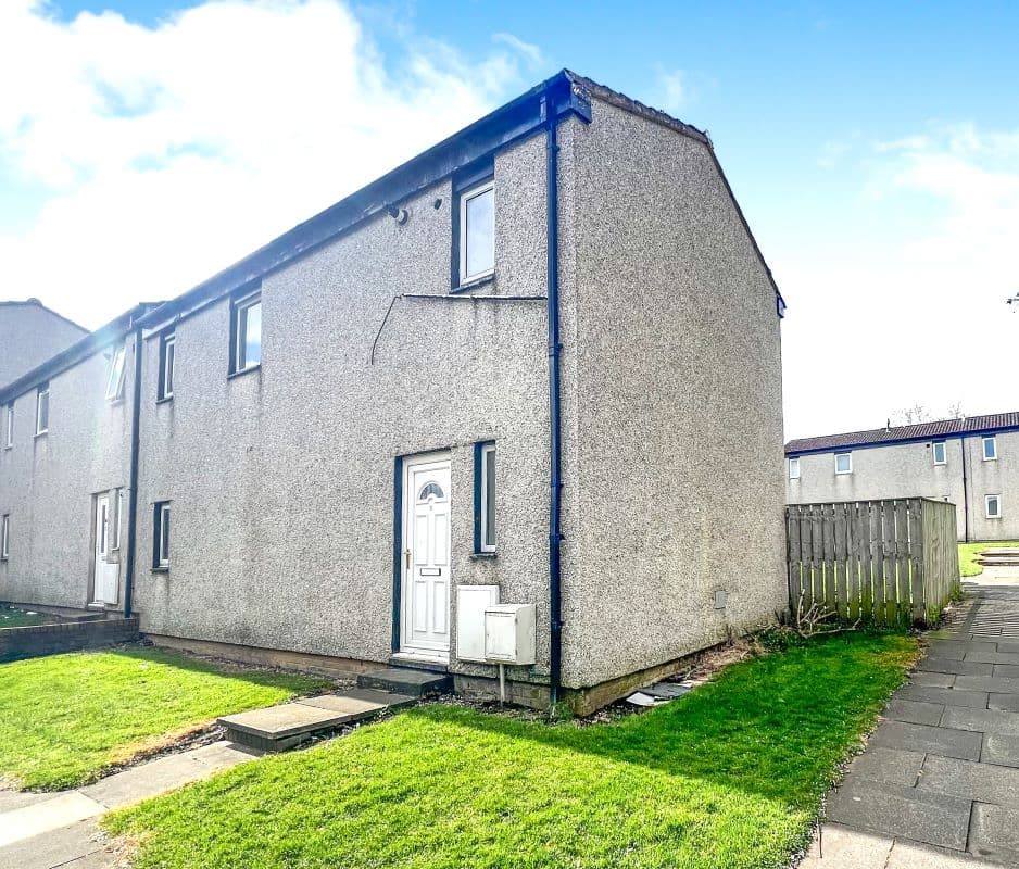 Freehold End of Terrace House Vacant Possession
