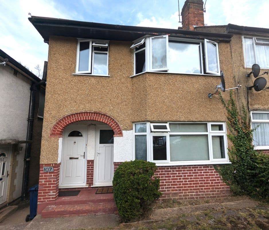 Leasehold Maisonette Vacant Possession