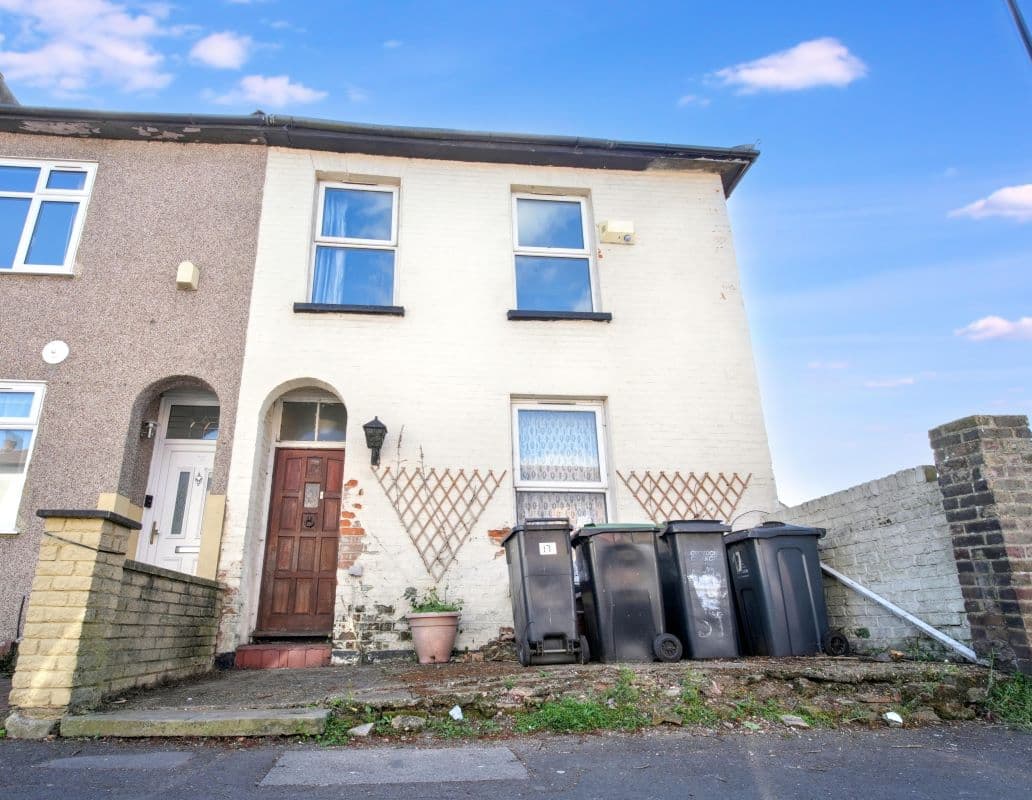Freehold Semi-Detached House Vacant Possession