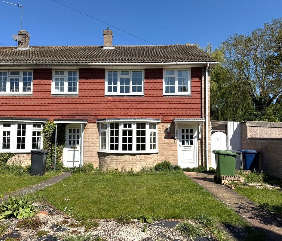 Freehold End of Terrace House Vacant Possession