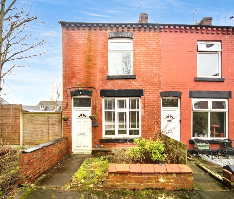 Leasehold End of Terrace House Vacant Possession