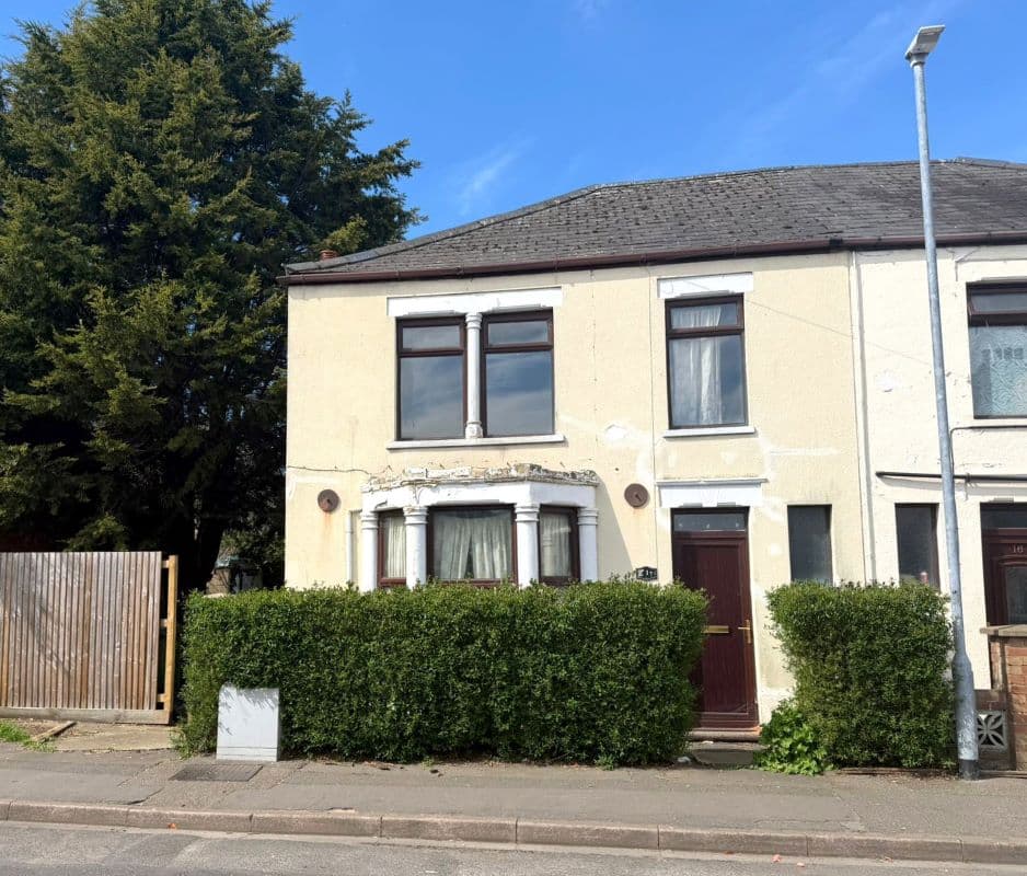 Freehold Semi-Detached House Vacant Possession