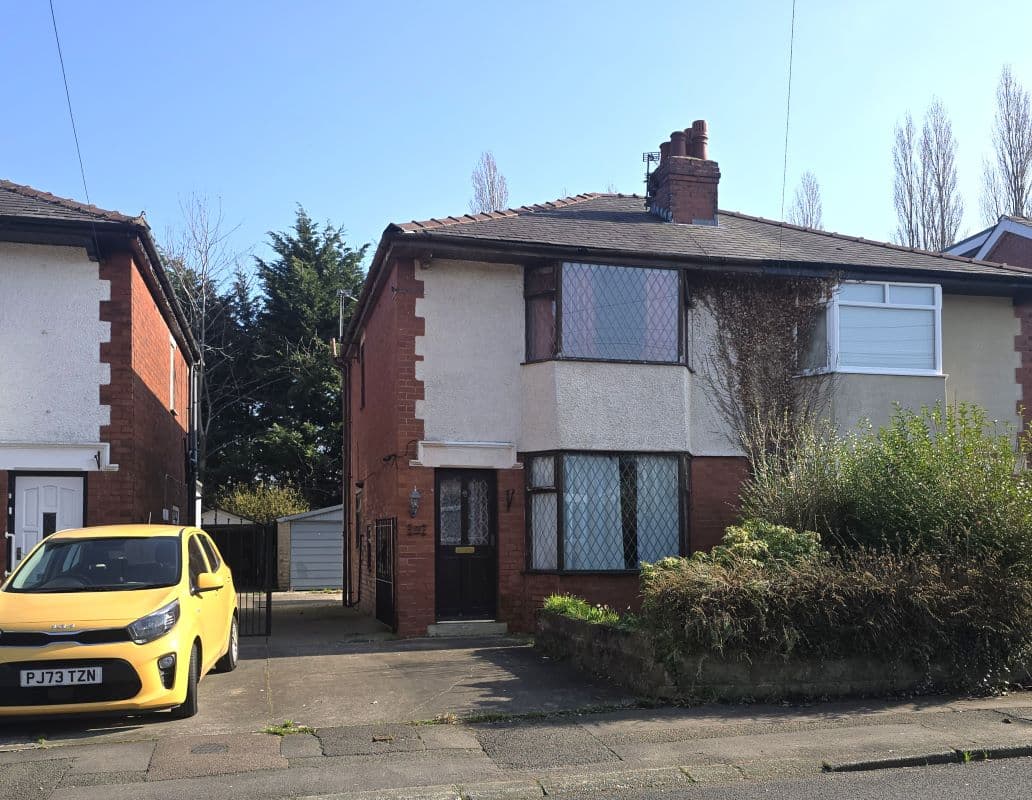 Leasehold Semi-Detached House and Detached Double Garage Vacant Possession
