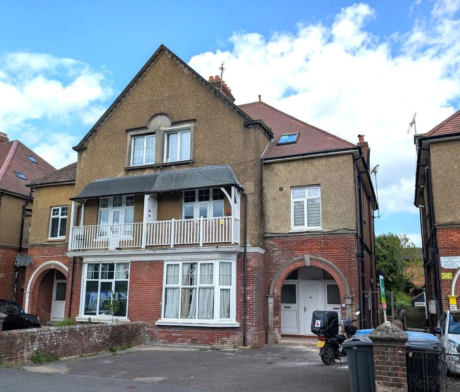 Leasehold Garden Flat Vacant Possession