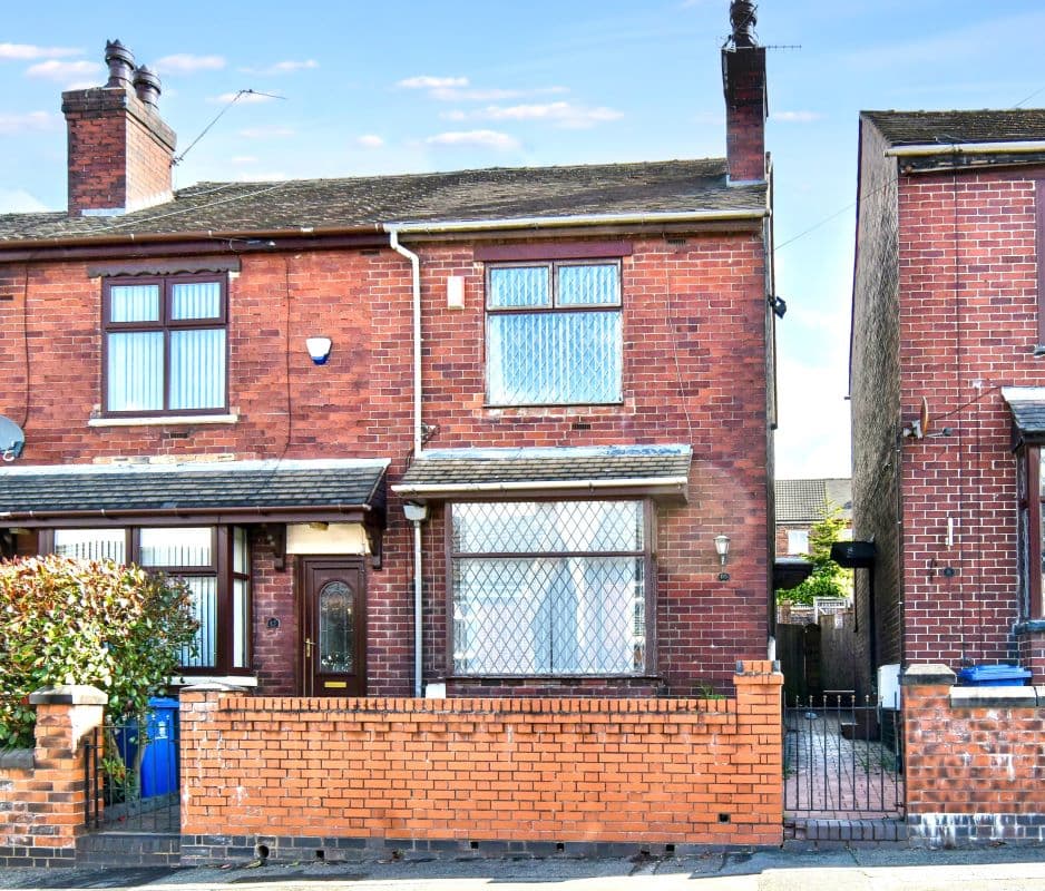 Freehold End of Terrace House Vacant Possession