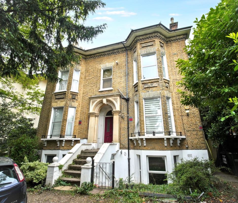 Leasehold Flat Vacant Possession
