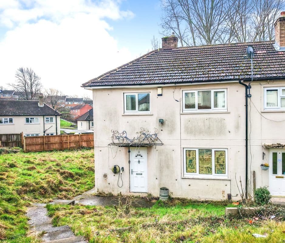 Freehold End of Terrace House Vacant Possession