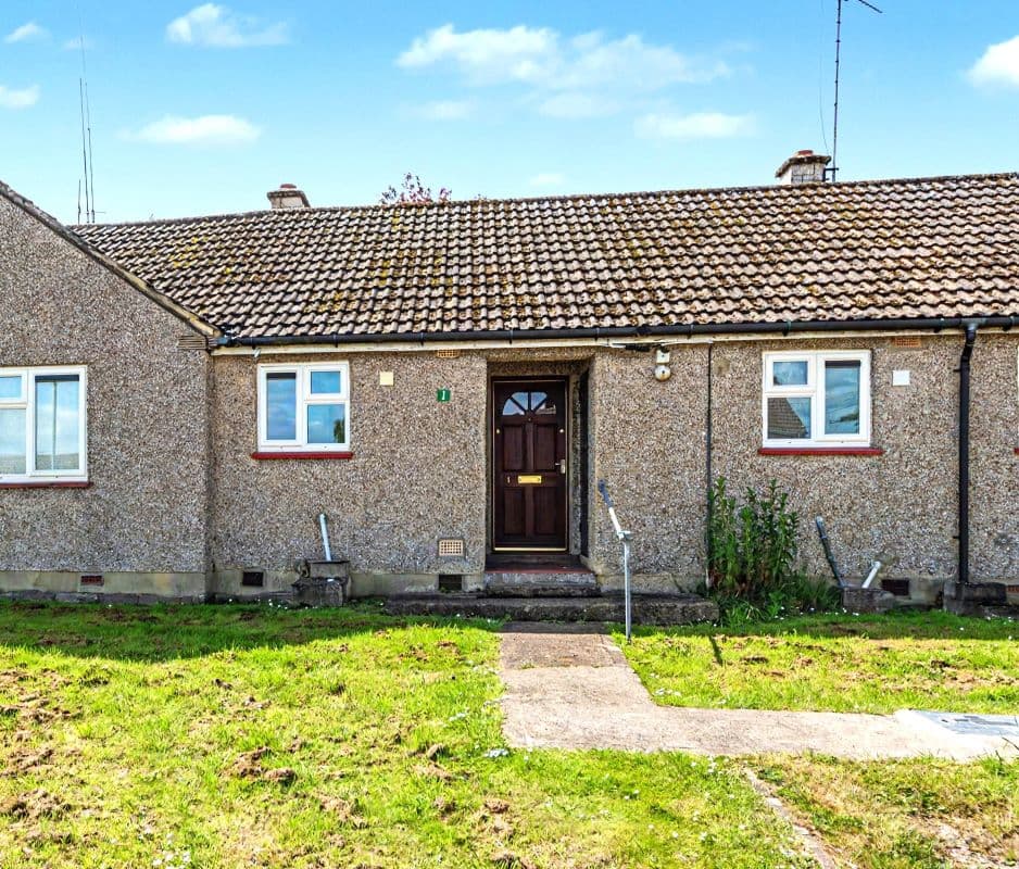 Freehold Bungalow Vacant Possession