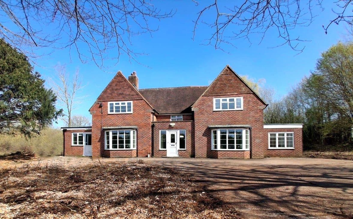 Freehold Substantial Detached House and Land on Site of Approximately 4.2 Acres Vacant Possession