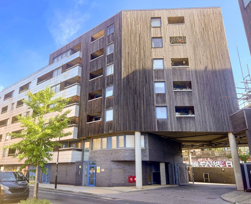 Leasehold Flat Vacant Possession