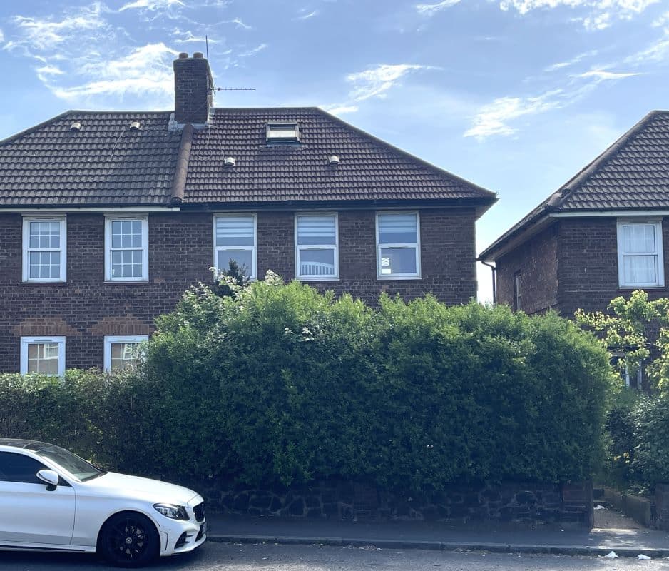 Freehold Semi-Detached House Vacant Possession