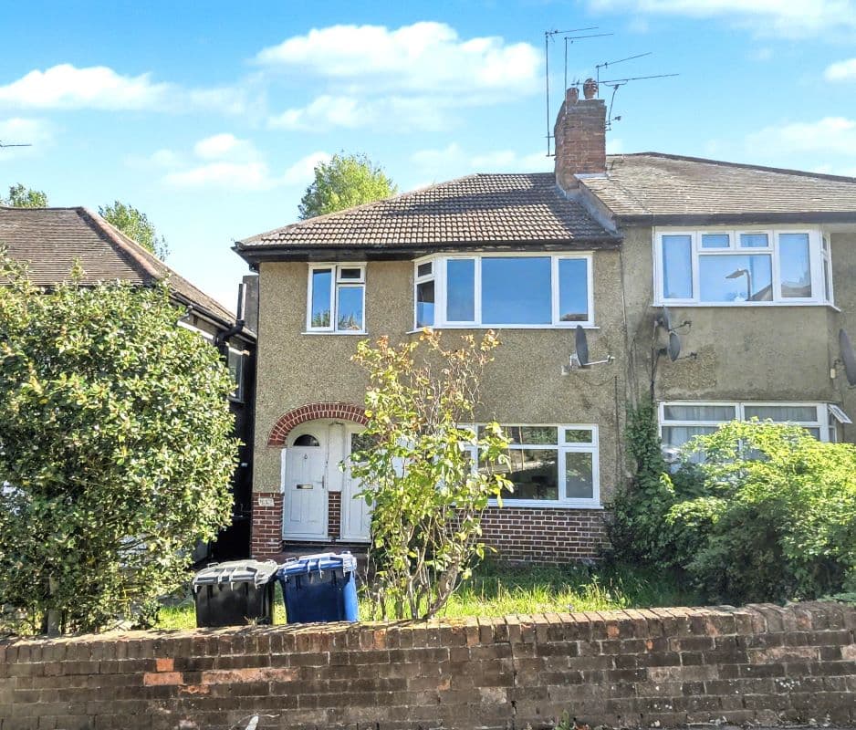 Leasehold Maisonette Vacant Possession