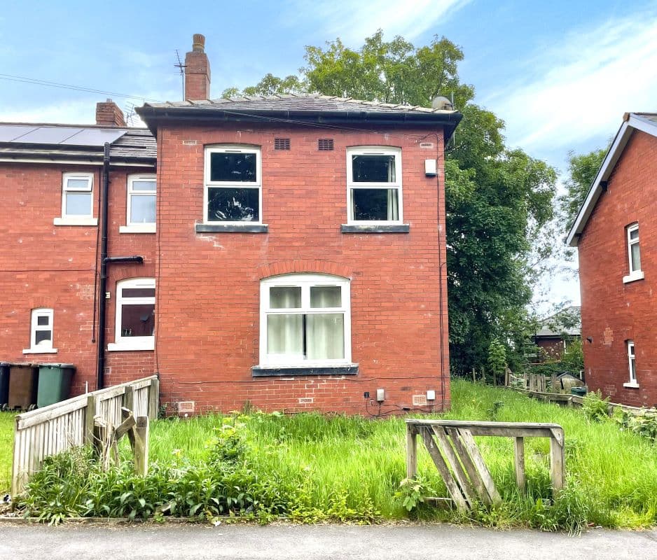 Freehold End of Terrace House Vacant Possession