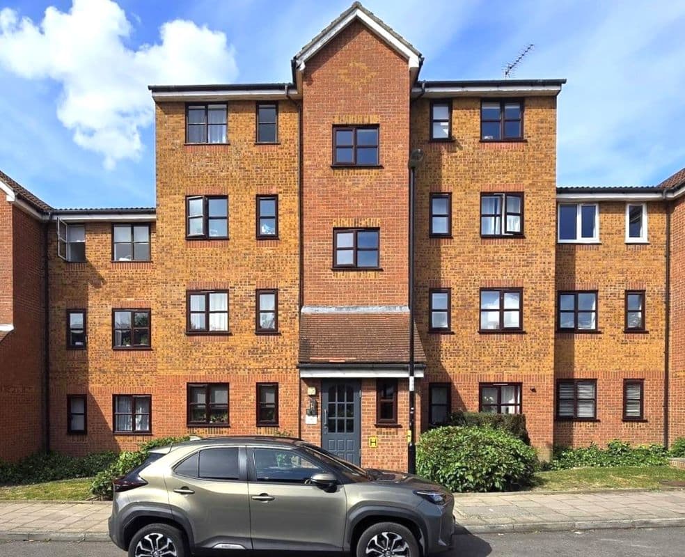 Leasehold Flat Vacant Possession