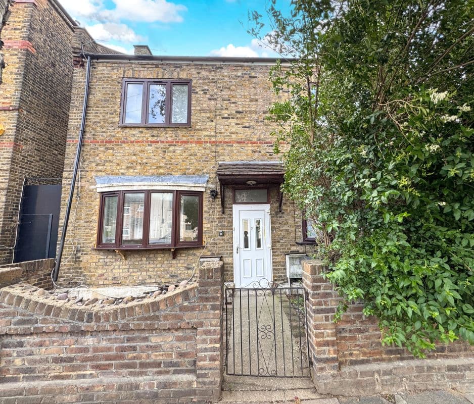 Freehold Semi-Detached House Vacant Possession