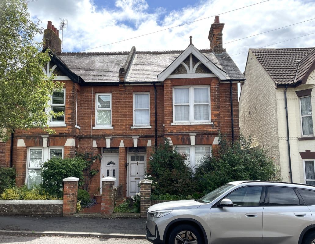 Freehold Semi-Detached House Vacant Possession