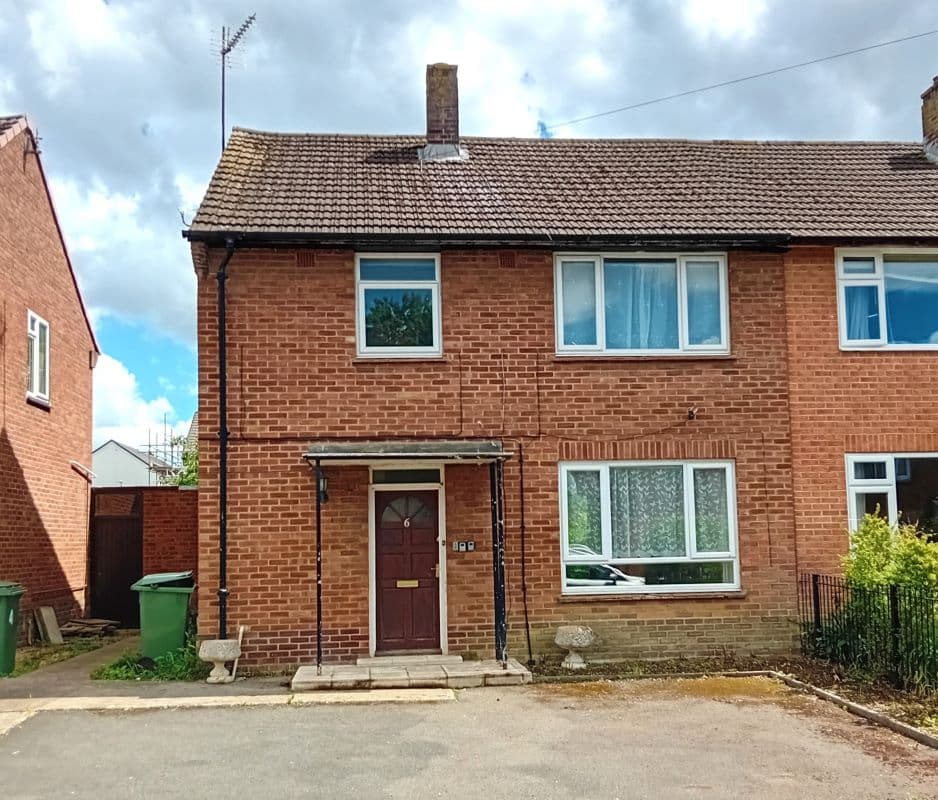 Freehold Semi-Detached House Vacant Possession