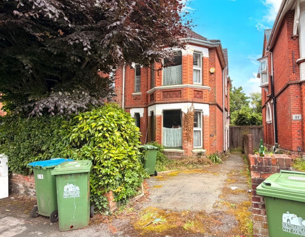 Freehold Semi-Detached House Vacant Possession