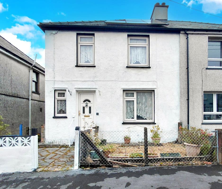 Freehold Semi-Detached House Vacant Possession