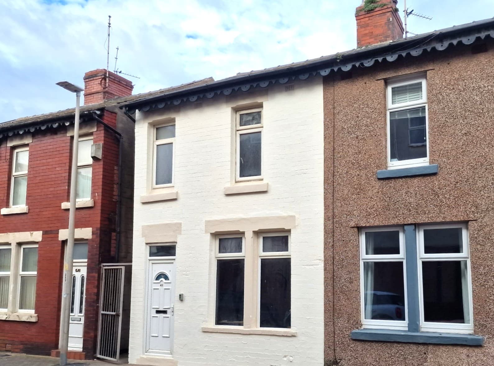 Freehold End of Terrace House Vacant Possession