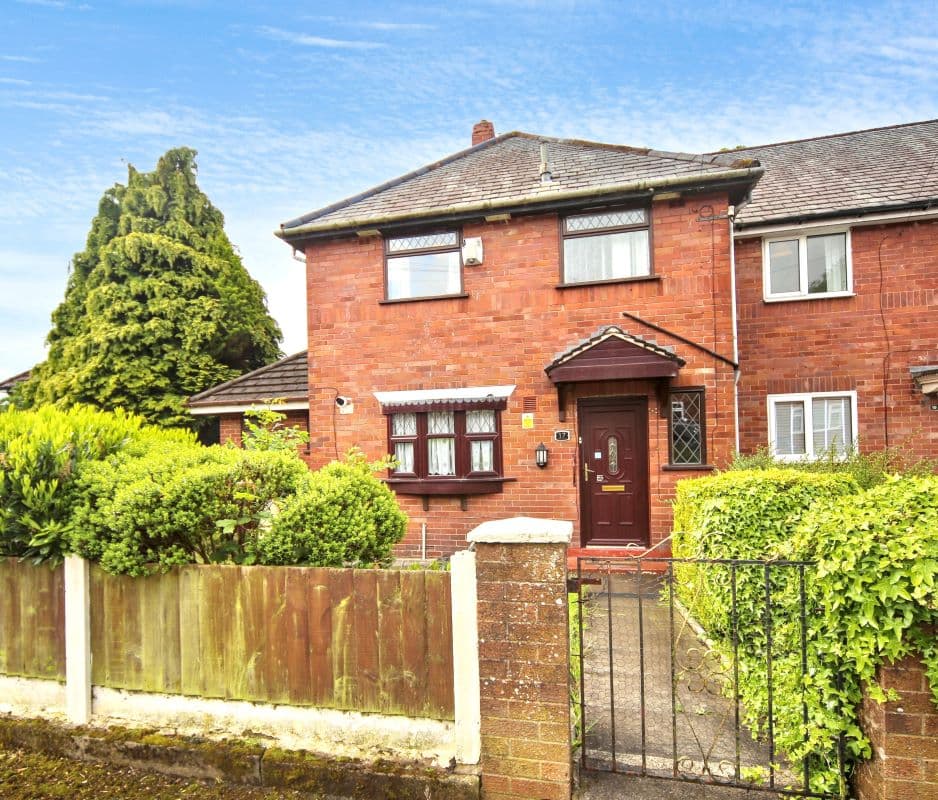 Freehold End of Terrace House Vacant Possession