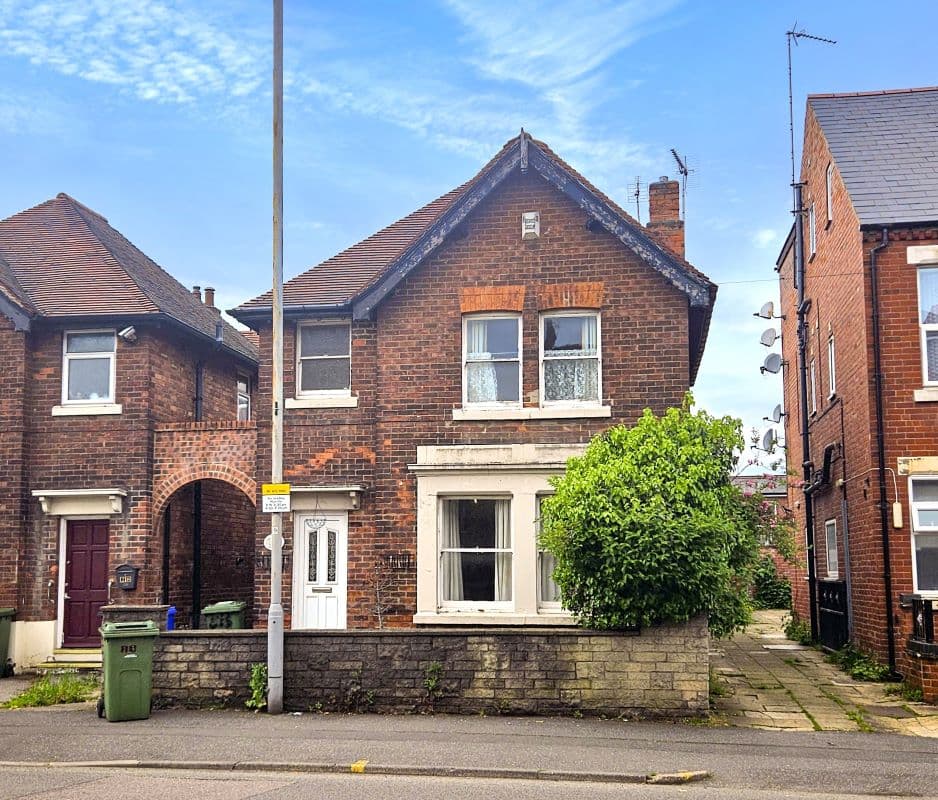 Freehold Detached House Vacant Possession