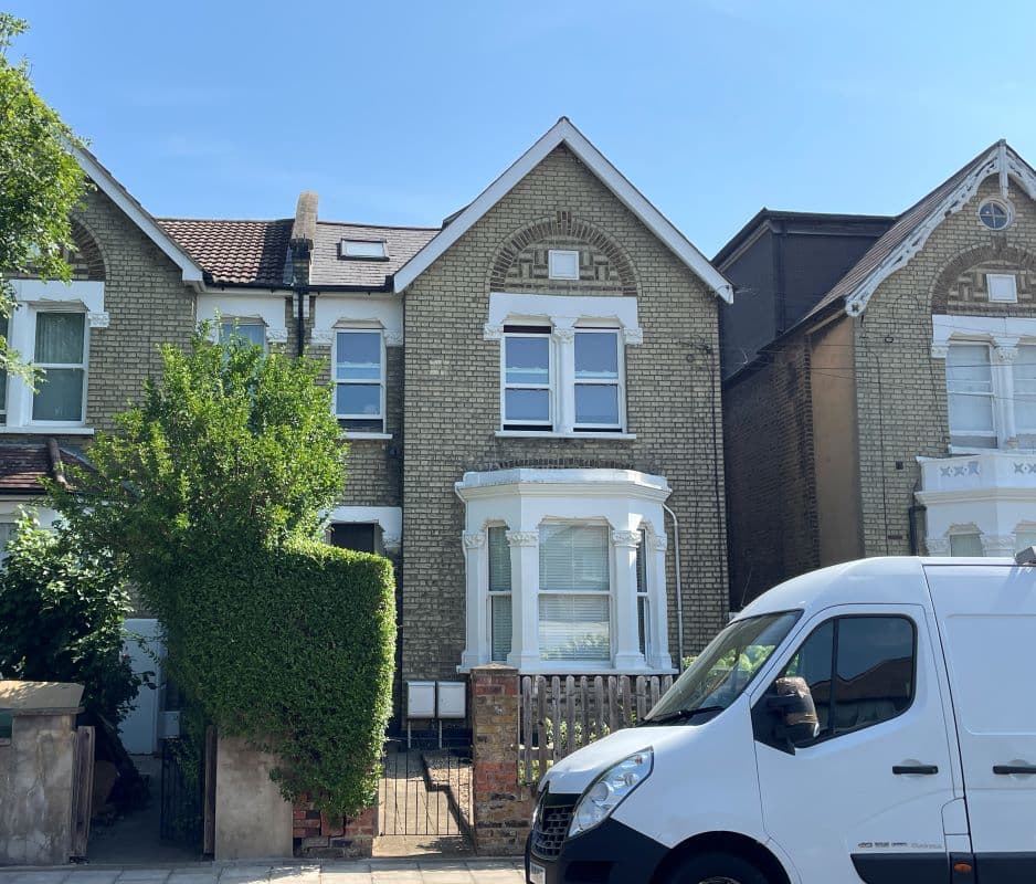 Leasehold Flat Vacant Possession