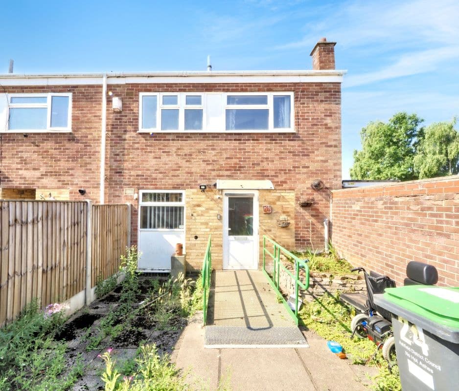 Freehold End of Terrace House Vacant Possession