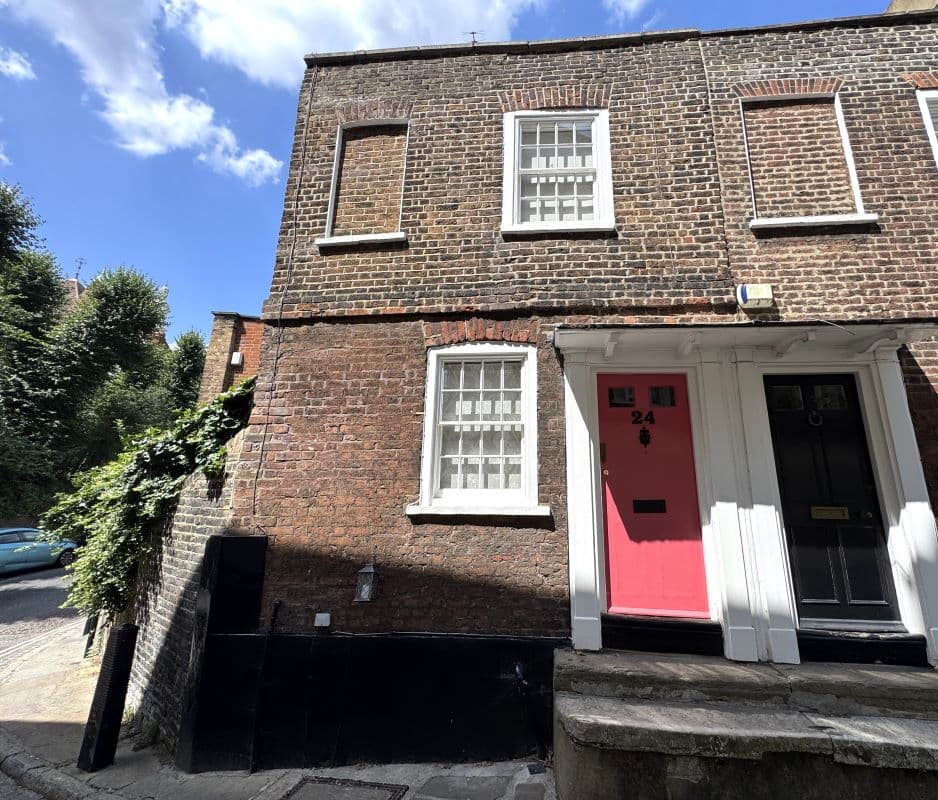Freehold End of Terrace Cottage Vacant Possession