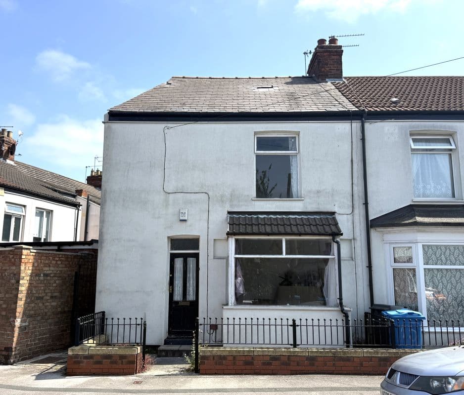 Freehold End of Terrace House Vacant Possession