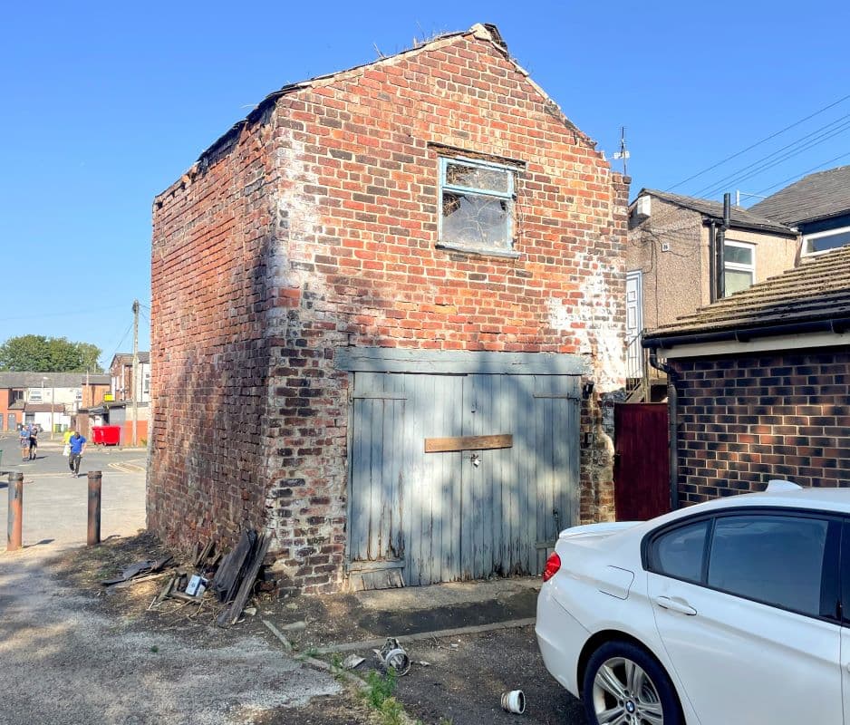 Freehold Two Storey Unit Vacant Possession