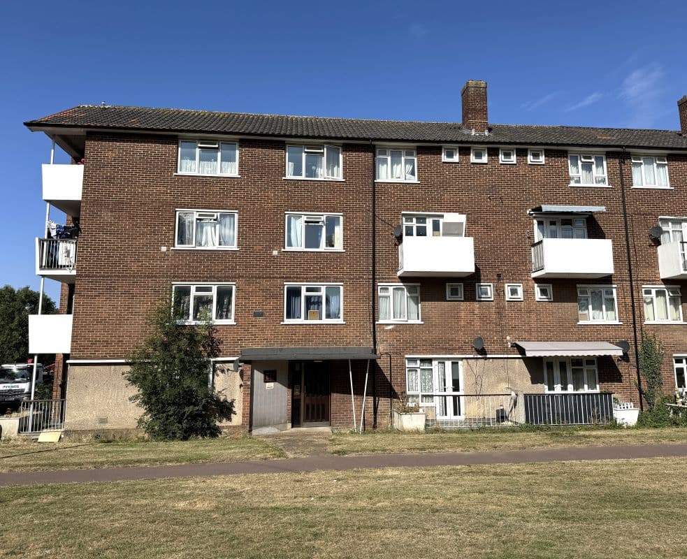 Leasehold Garden Maisonette Vacant Possession