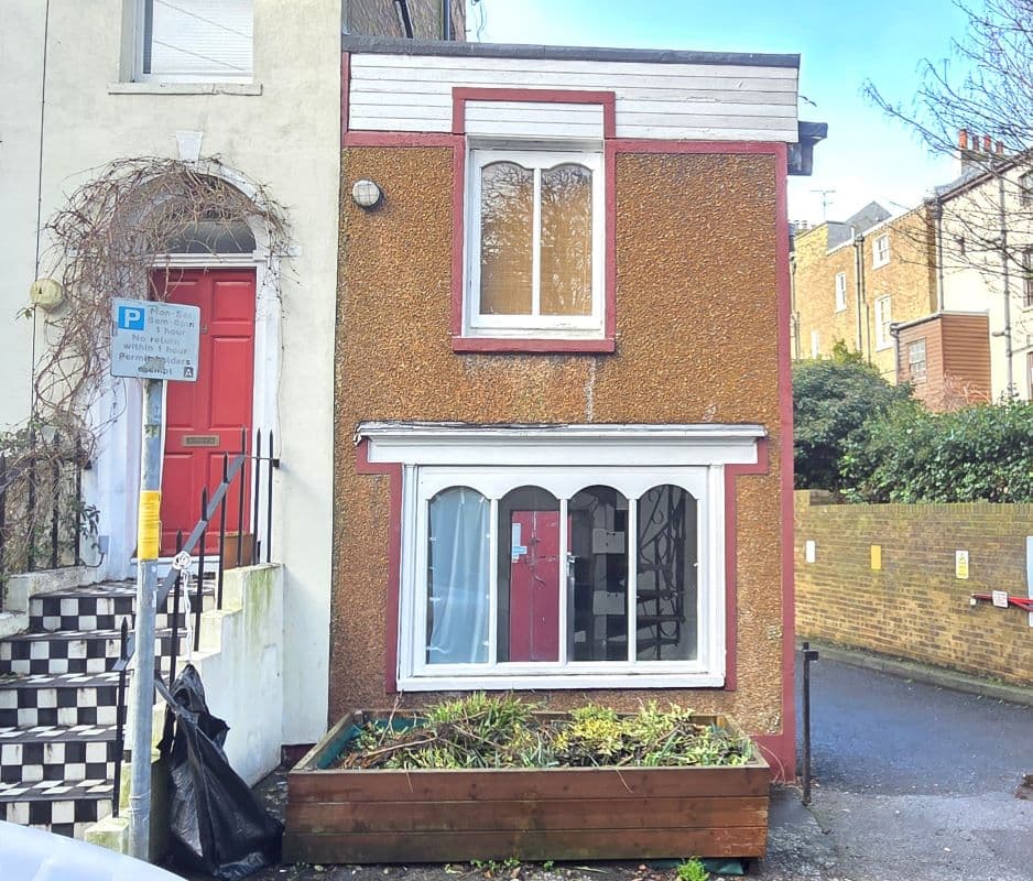 Freehold End of Terrace Building Vacant Possession