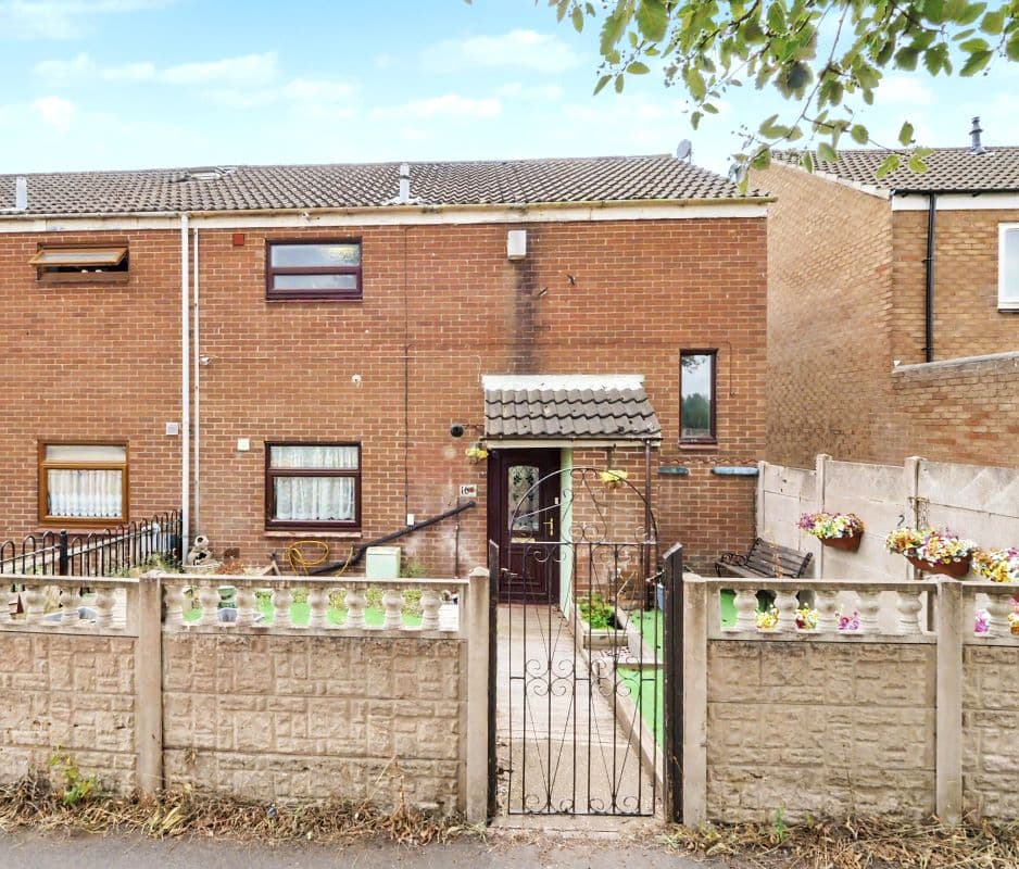 Freehold End of Terrace House Vacant Possession