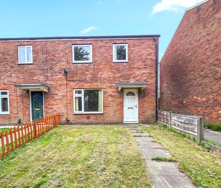 Freehold End of Terrace House Vacant Possession