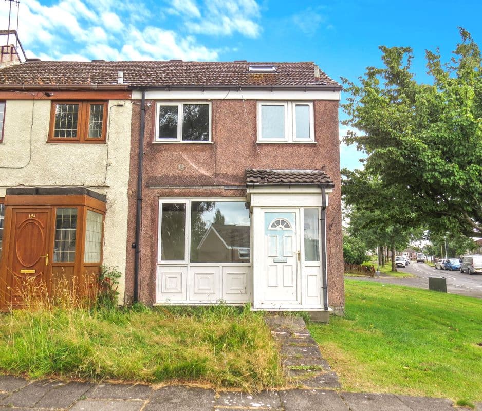 Freehold End of Terrace House Vacant Possession