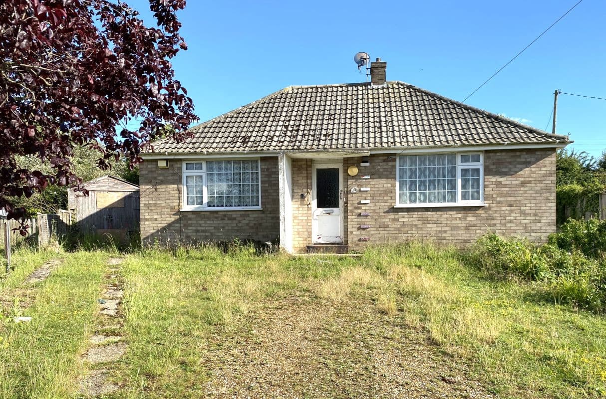 Freehold Detached Bungalow Vacant Possession