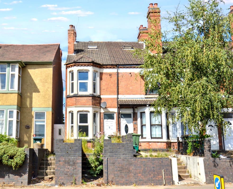 Freehold End of Terrace House Vacant Possession